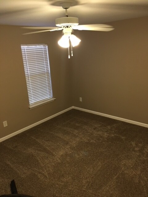 Building Photo - Lovely 3 Bedroom Townhome!