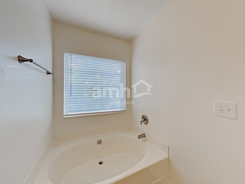 Building Photo - 1957 Portway Rd