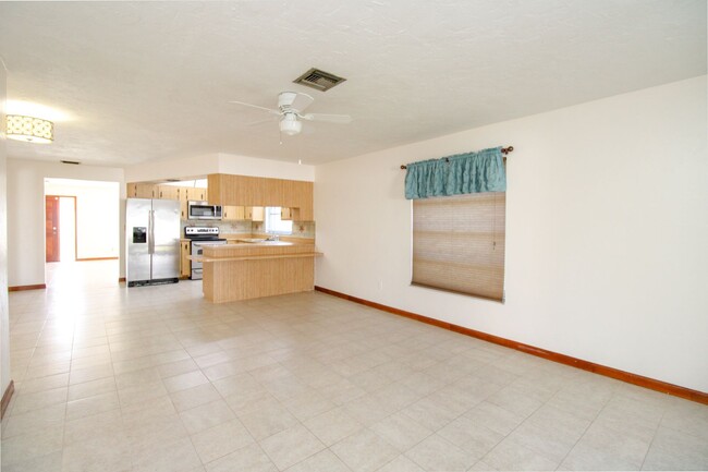 Building Photo - ** 2/2 HOME IN NAPLES PARK UNFURNISHED ** ...