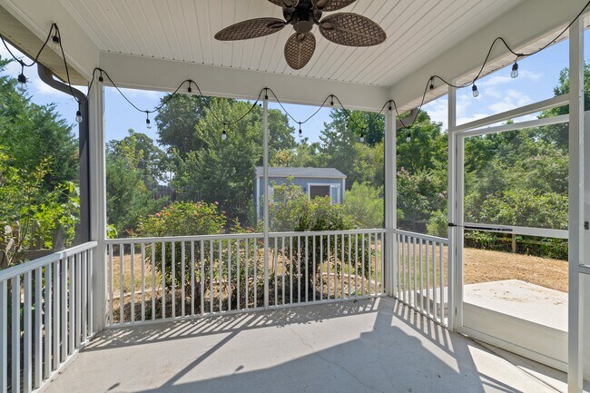 Building Photo - 404 Avery Glenn Way