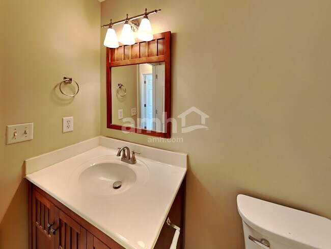 Building Photo - 7102 Independence Dr