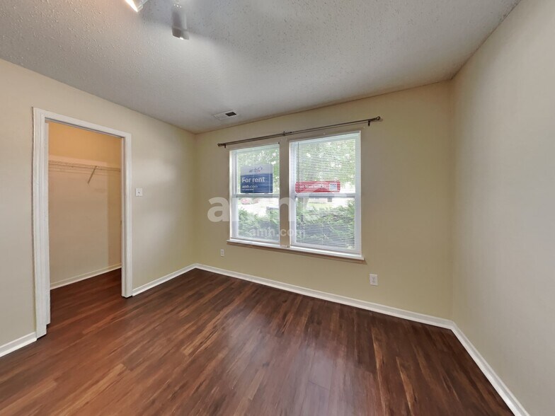 Building Photo - 14337 Orange Blossom Trail