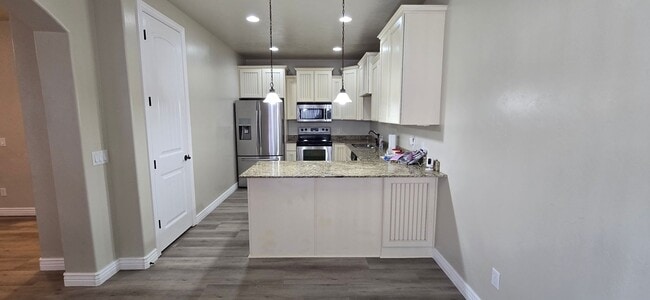 Building Photo - Pet Friendly Beautiful 3 Bed 3.5 Bath in R...