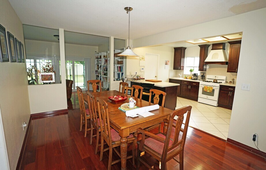 Dining/Kitchen - 1206 Valencia Way
