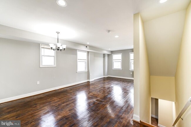 Building Photo - 707 Congress St SE