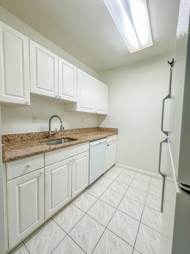 Building Photo - 4501 S Ocean Blvd