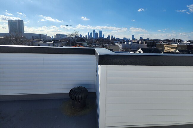 Building Photo - 2025 N 16th St