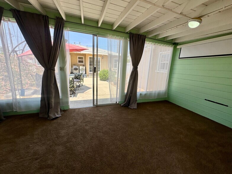 ADU Included !! - 6664 Ensign Ave