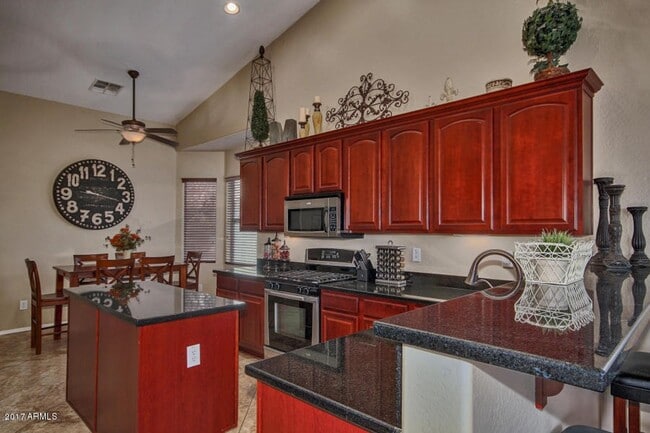 Building Photo - Gorgeous Chandler home with pool!