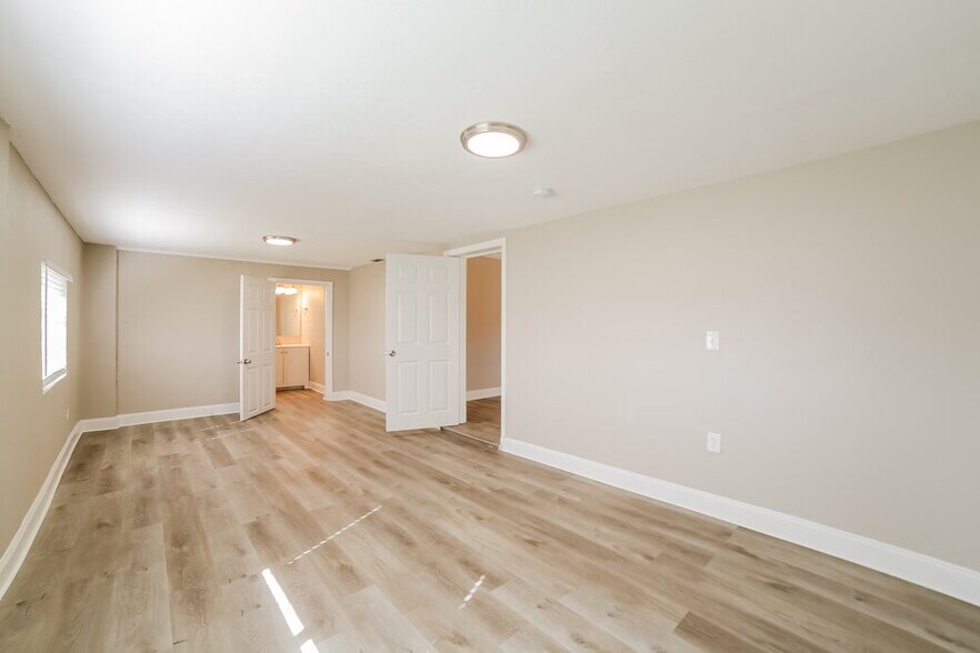 Building Photo - 1001 SW 25th Ave