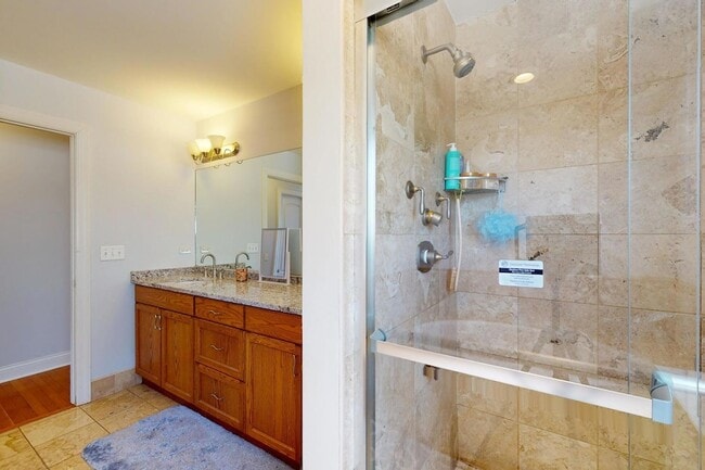 Building Photo - 331 Mary Belle Cir