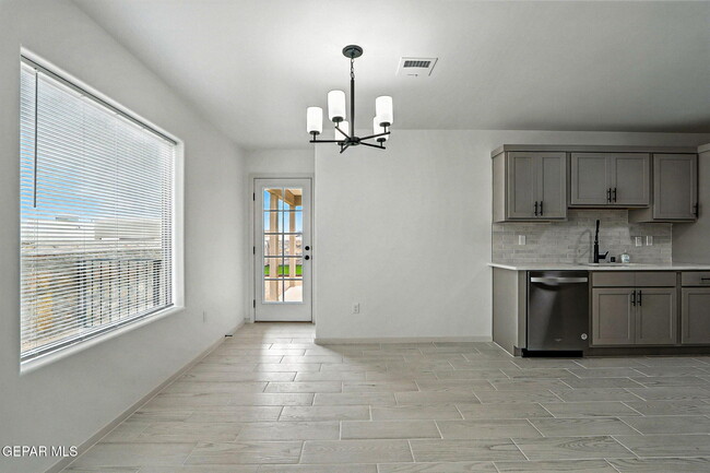 Building Photo - 941 Sandhurst Pl