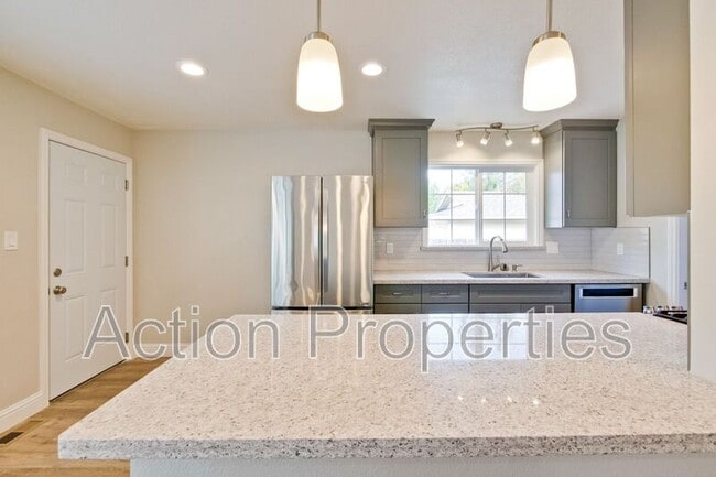 Building Photo - 1650 Goldfinch Way