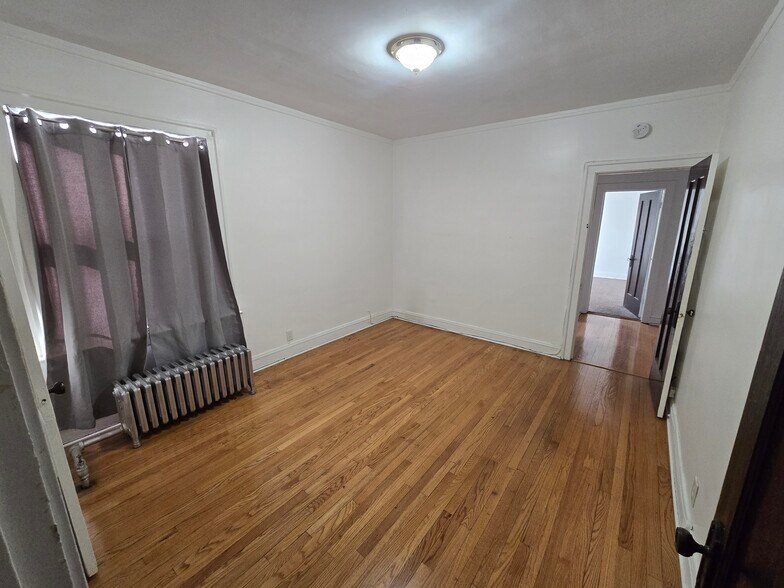Building Photo - 7846 S Cregier Ave