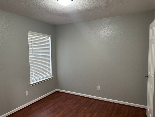 Building Photo - 15103 Possumwood Dr