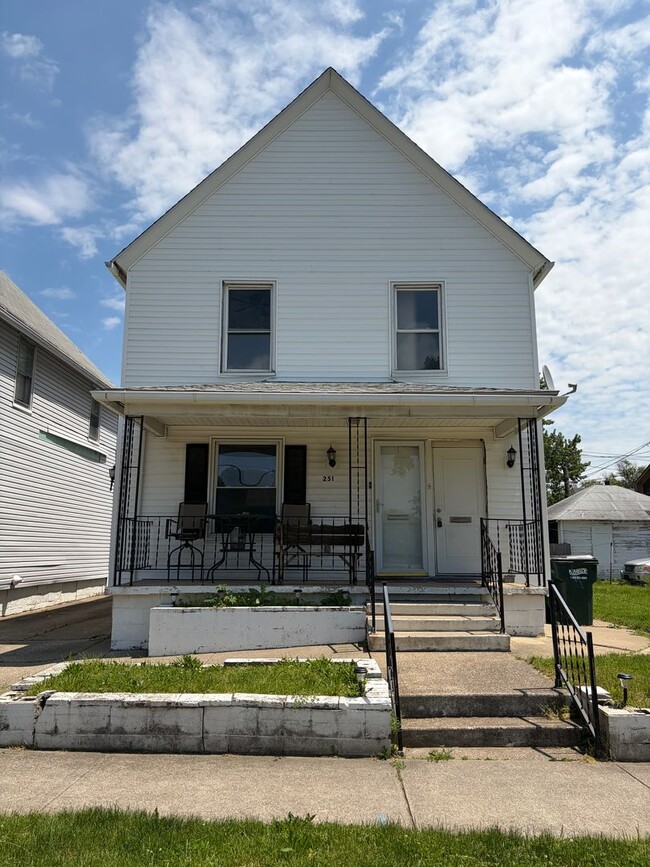 Building Photo - 251 5th St NE