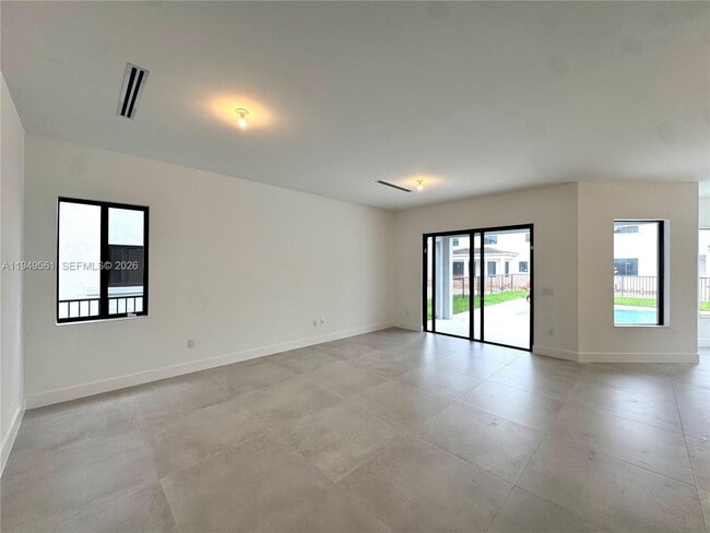 Building Photo - 19749 NE 16th Pl