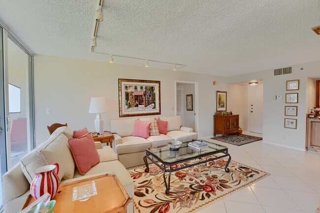 Building Photo - 1731 Bridgewood Dr