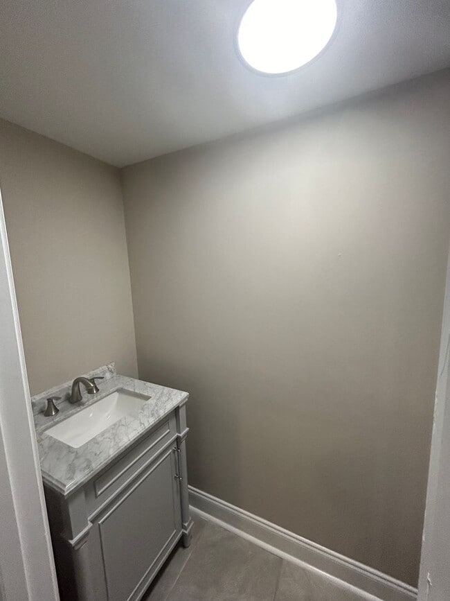 Building Photo - This fully renovated & updated 3 Bedroom a...