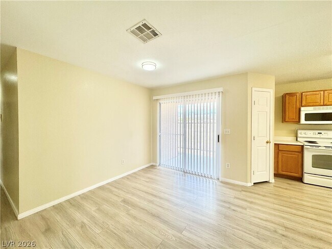 Building Photo - 1360 Bourbon St