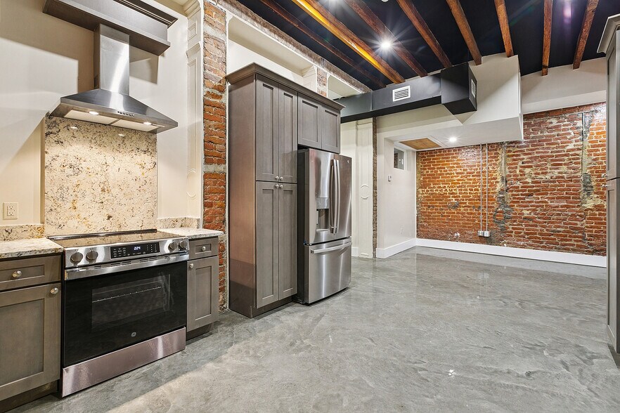 Building Photo - 137 Carondelet St