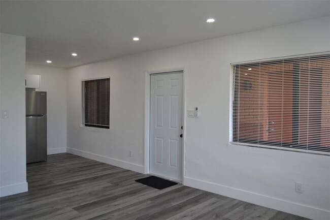 Building Photo - 940 NW 8th Ave