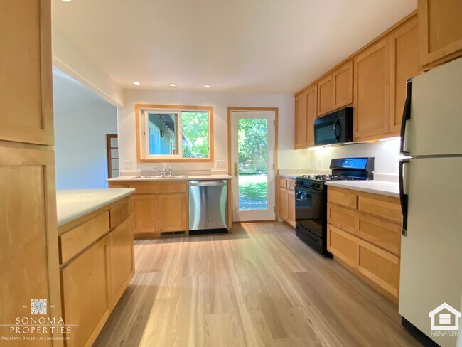 Building Photo - Inviting 3BD/2BA Home in Glen Ellen