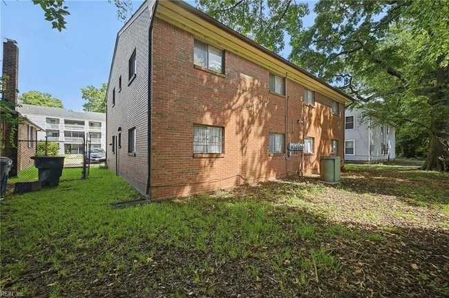 Building Photo - 1037 37th St