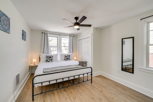 Building Photo - 2633 Broadway Ave