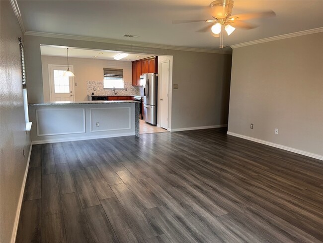 Building Photo - 5925 McKaskle Dr