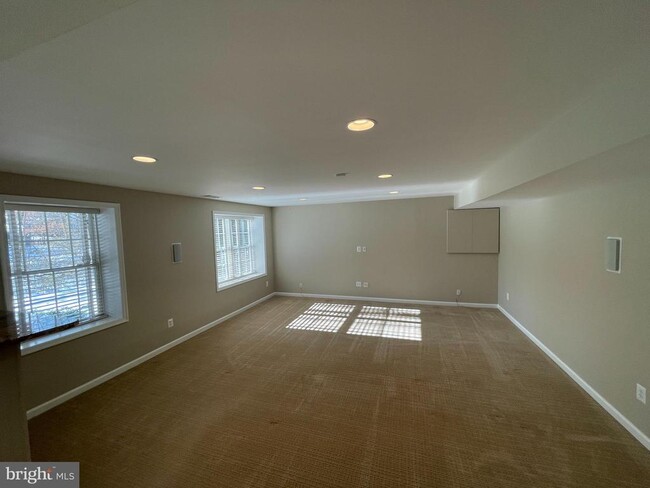 Building Photo - 21330 Meadow Field Ct