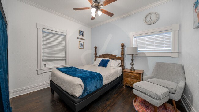 Building Photo - Vintage Charmer in Old Colorado City