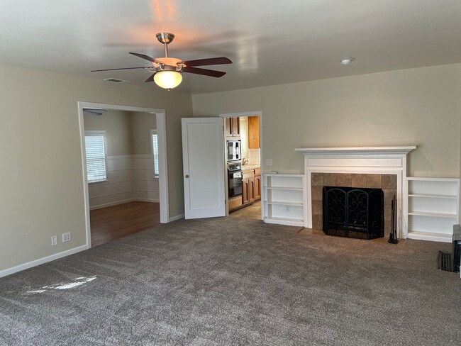 Building Photo - East Sacramento Single Family Home