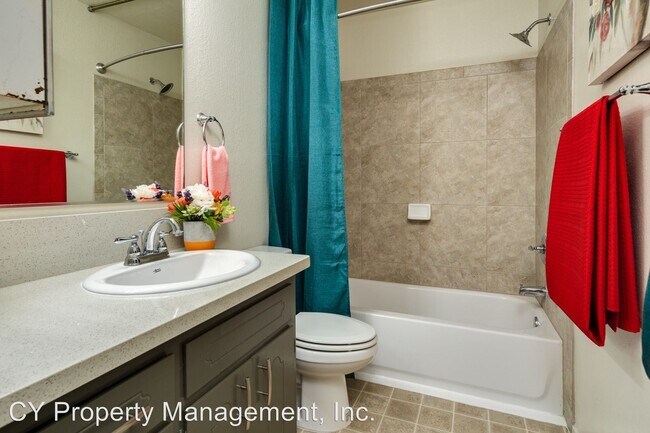 Building Photo - 436 Oak St