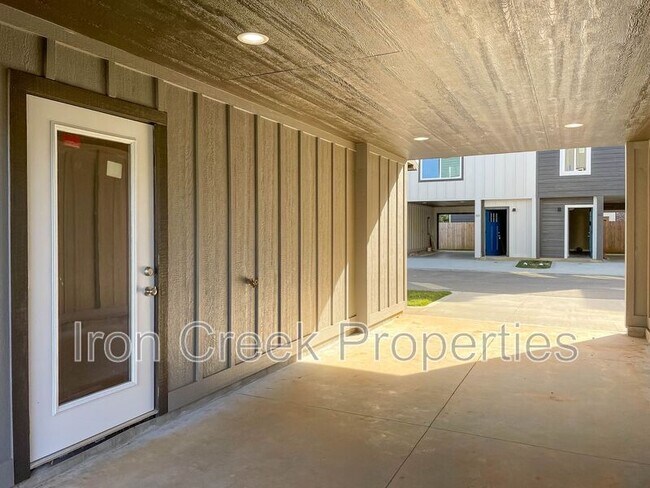Building Photo - 53 W Cascade St