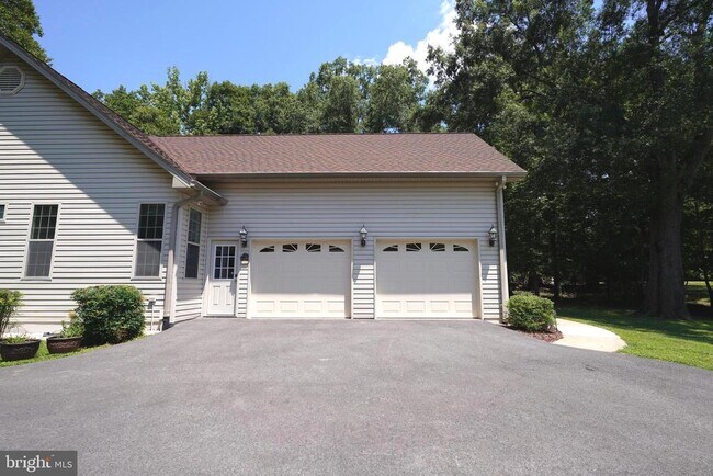 Building Photo - 15401 Jamies Way