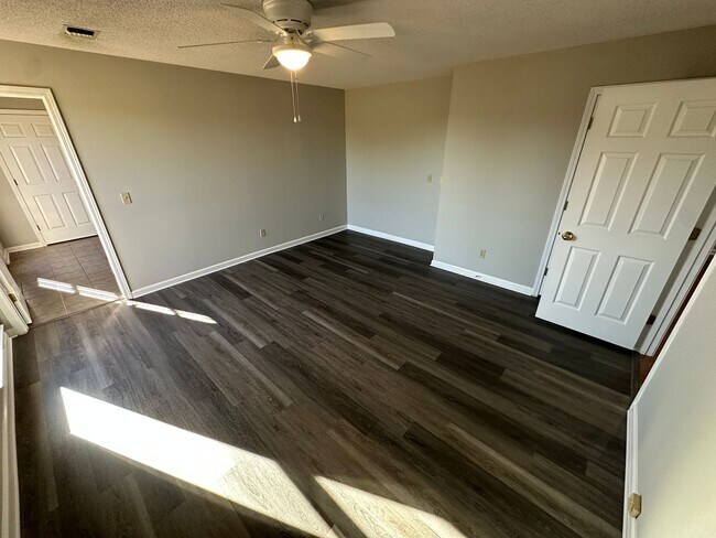 Building Photo - FOR LEASE - 4 Bed, 4 Bath, 5000sqft, 1.5 a...