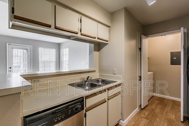Building Photo - 5530 Chrishire Way