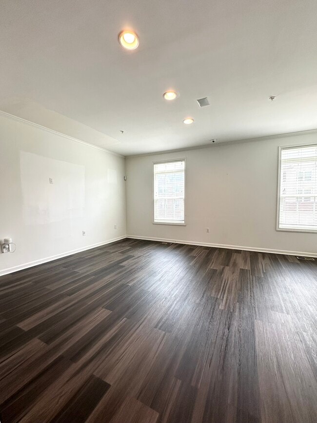 Building Photo - 6314 Halsted Ave