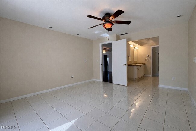 Building Photo - 1010 SE 43rd Terrace