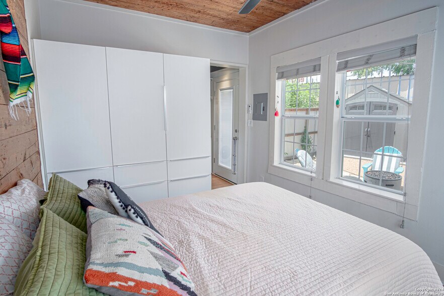 Building Photo - 311 Alamosa Ave