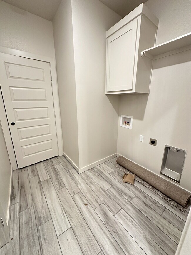 Building Photo - Brand new townhomes in Frenship East!