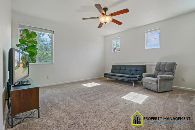 Building Photo - Charming 3-4 Bedroom Home with Top-Rated S...