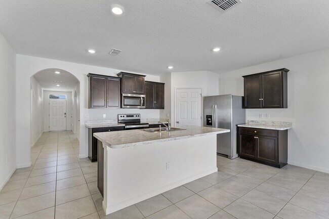 Building Photo - 357 SE Oakridge Dr
