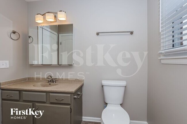 Building Photo - 704 Berkshire Dr