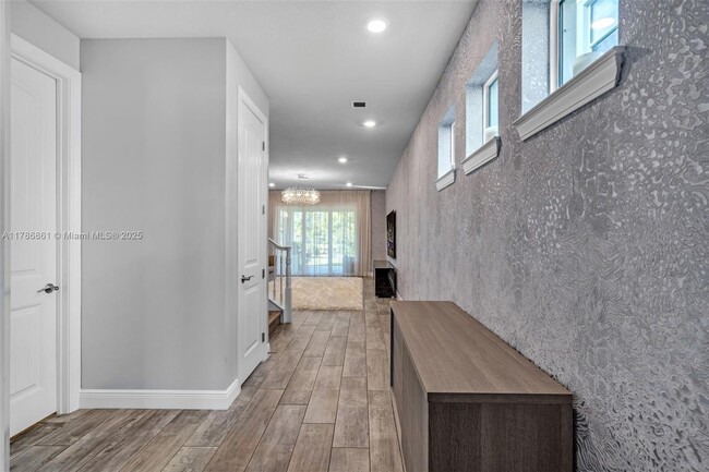 Building Photo - 3813 Greenway Dr