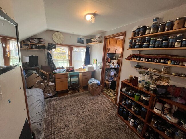 Building Photo - 1330 Selby Ave