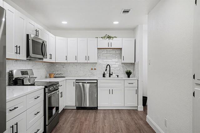 Building Photo - 716 E Pecan St