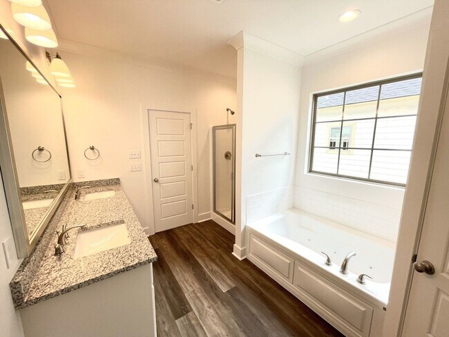 Building Photo - 4 Bedroom Home in Willows at Bayou Fountain