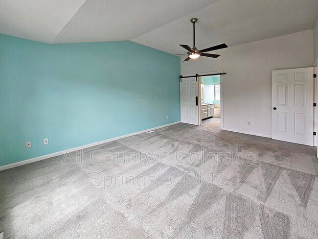 Building Photo - 2615 Helmsdale Dr